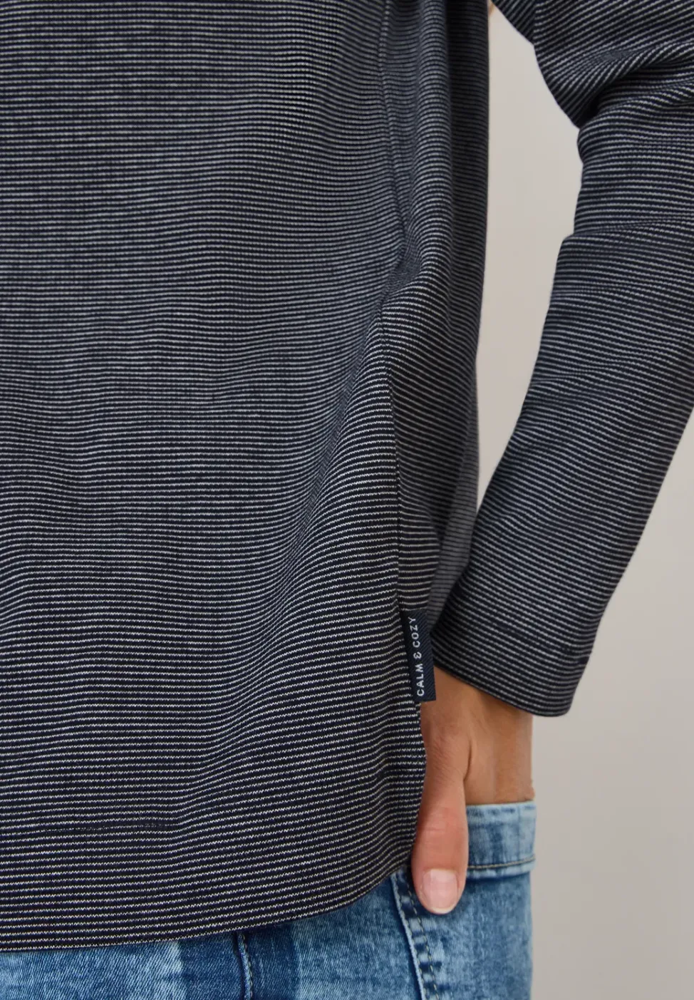Shirt mit feinen Streifen