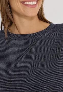 Shirt mit feinen Streifen