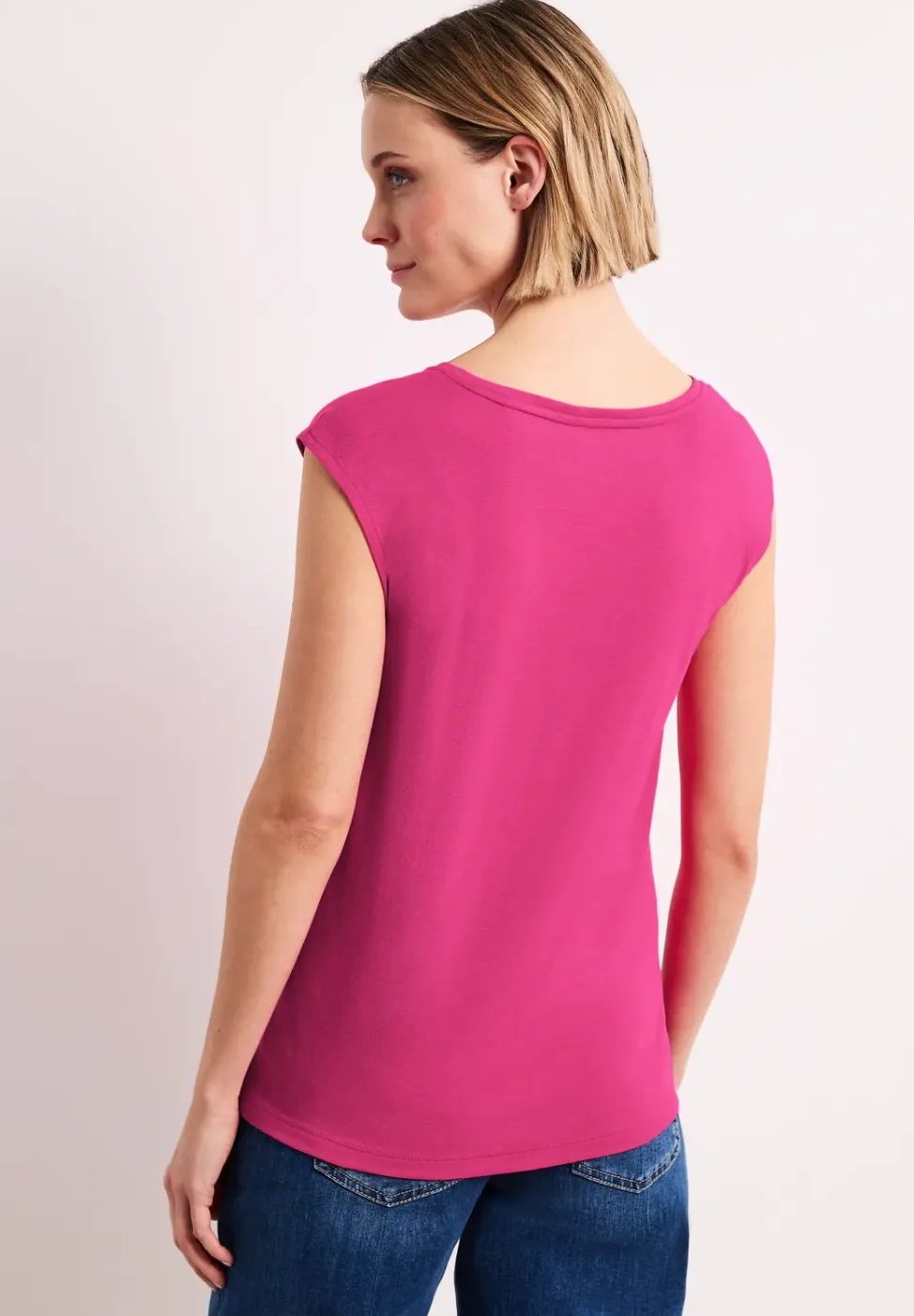 Shirt mit gerundetem V-Ausschnitt