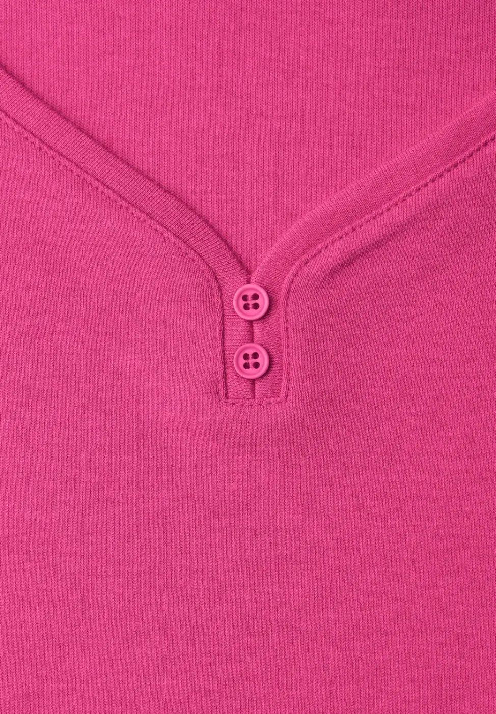 Shirt mit gerundetem V-Ausschnitt