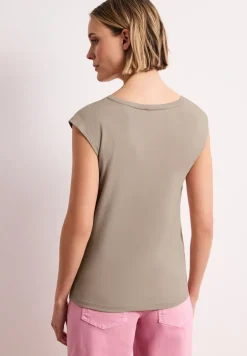 Shirt mit gerundetem V-Ausschnitt