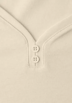 Shirt mit gerundetem V-Ausschnitt