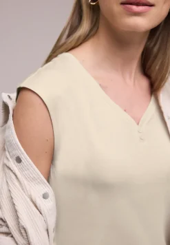Shirt mit gerundetem V-Ausschnitt