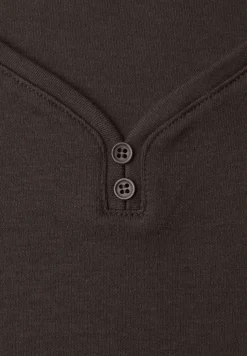 Shirt mit gerundetem V-Ausschnitt
