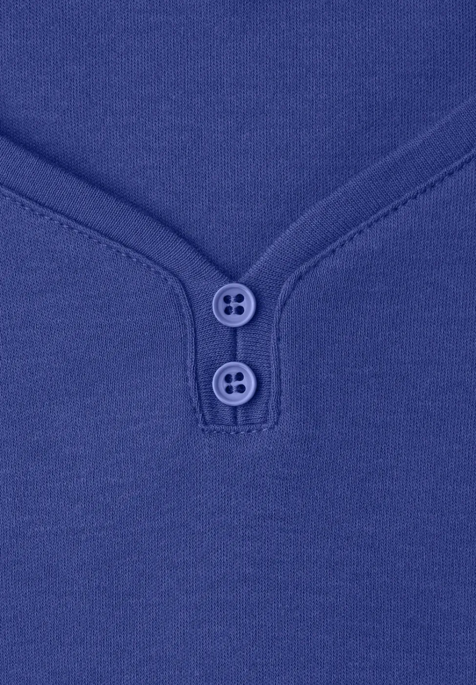 Shirt mit gerundetem V-Ausschnitt