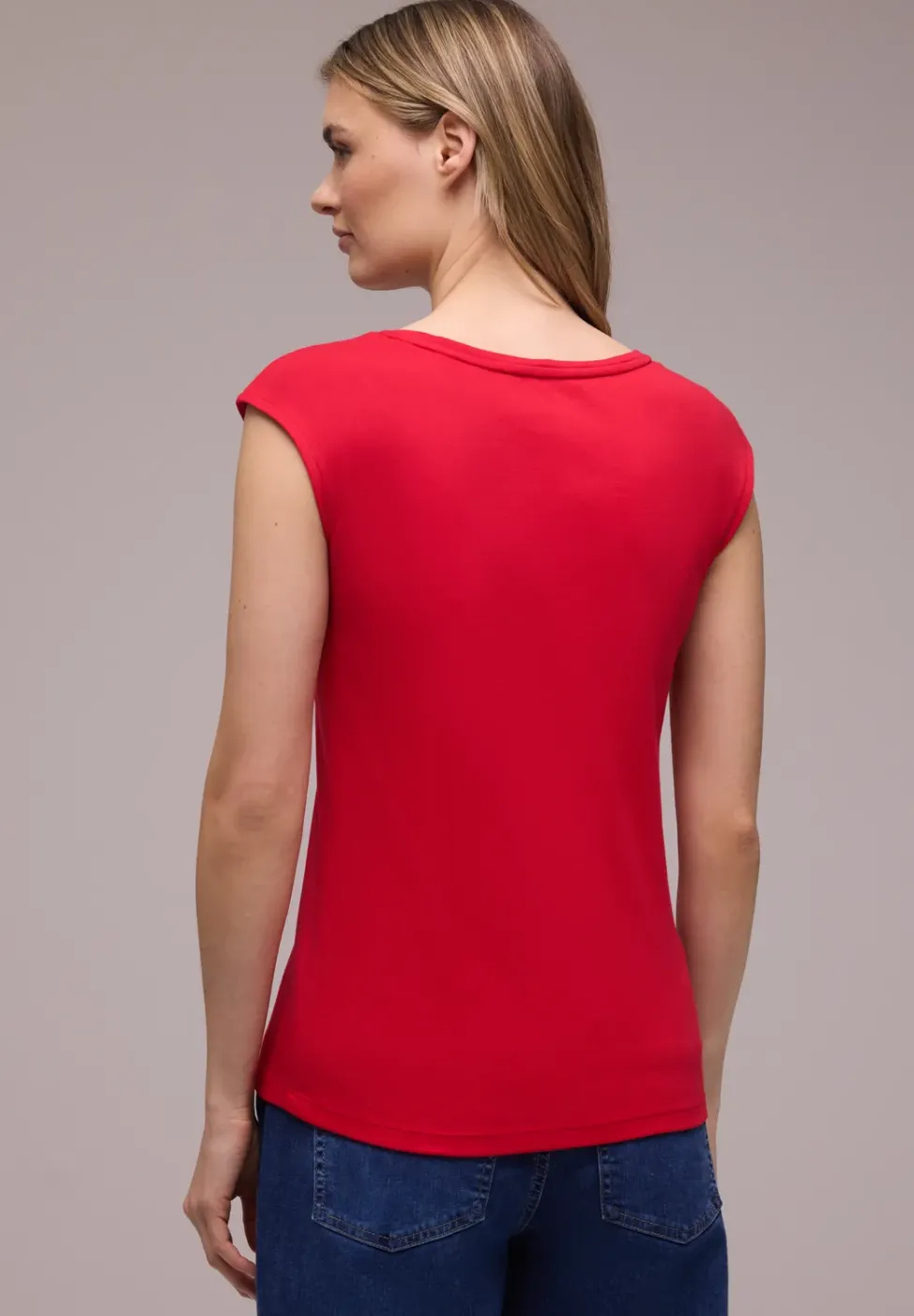 Shirt mit gerundetem V-Ausschnitt