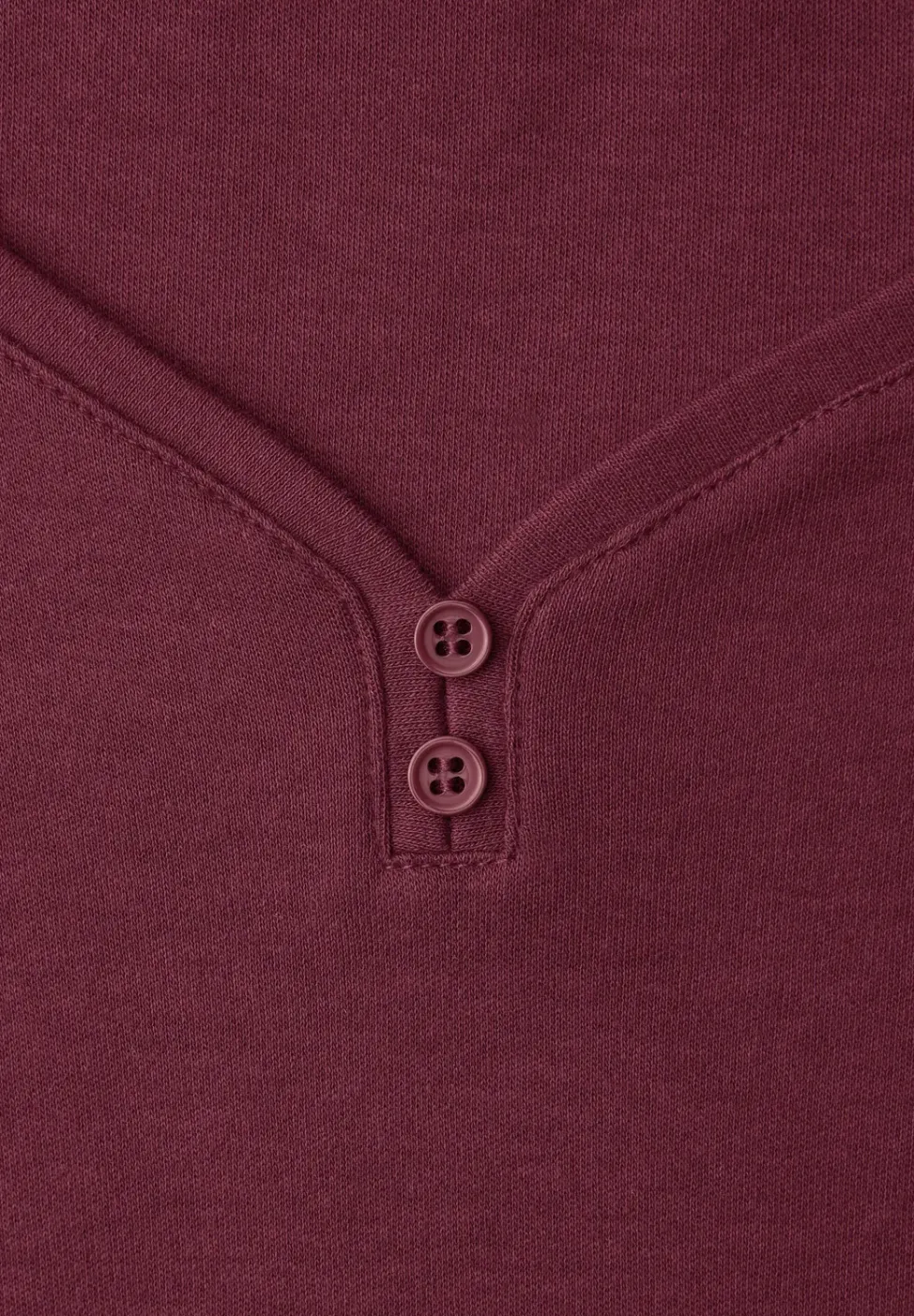 Shirt mit gerundetem V-Ausschnitt