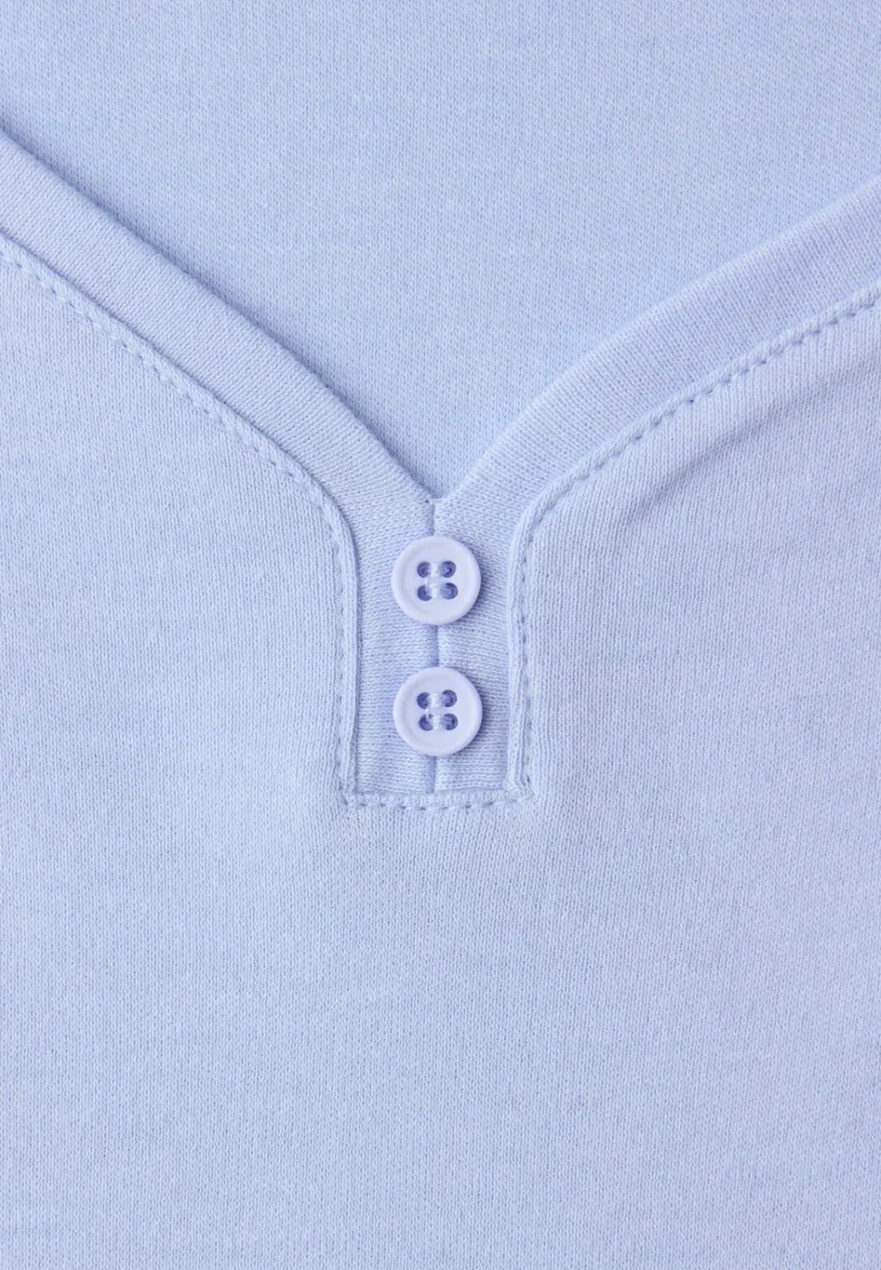 Shirt mit gerundetem V-Ausschnitt