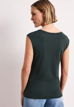 Shirt mit gerundetem V-Ausschnitt