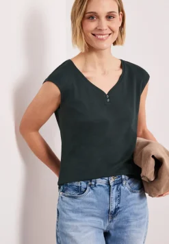 Shirt mit gerundetem V-Ausschnitt