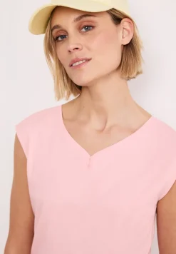 Shirt mit gerundetem V-Ausschnitt