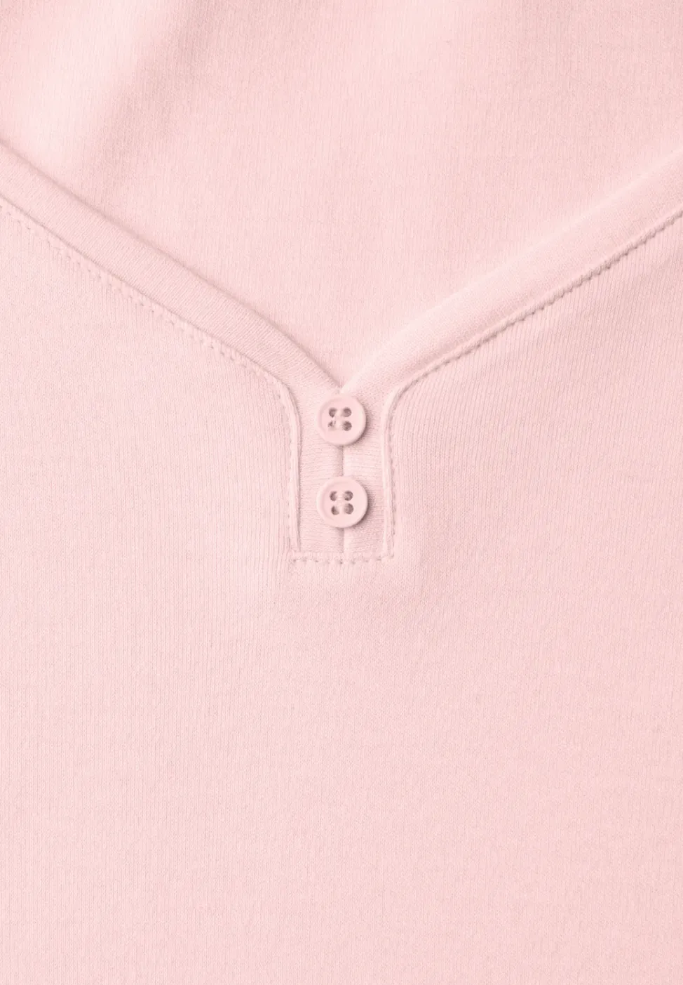 Shirt mit gerundetem V-Ausschnitt
