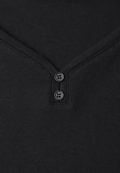 Shirt mit gerundetem V-Ausschnitt