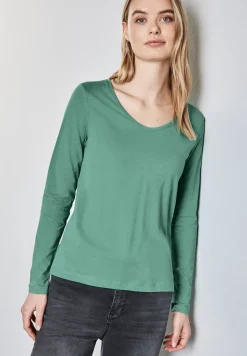 Shirt mit gerundetem V-Neck