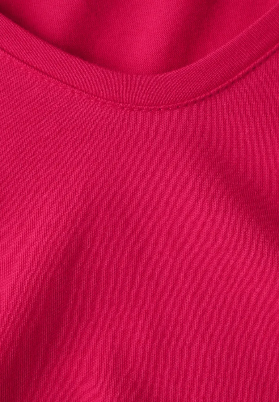 Shirt mit gerundetem V-Neck