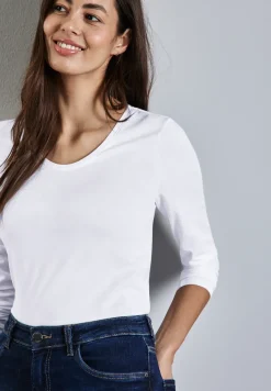 Shirt mit gerundetem V-Neck