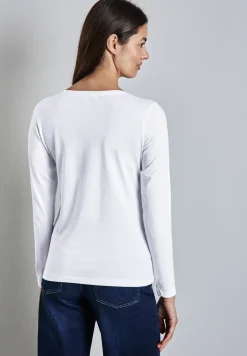 Shirt mit gerundetem V-Neck