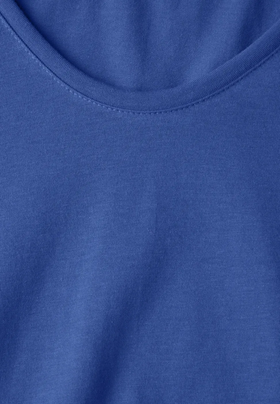 Shirt mit gerundetem V-Neck