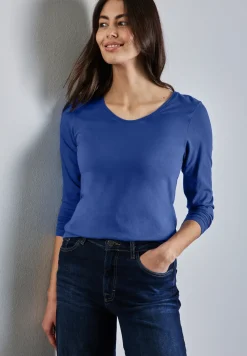 Shirt mit gerundetem V-Neck
