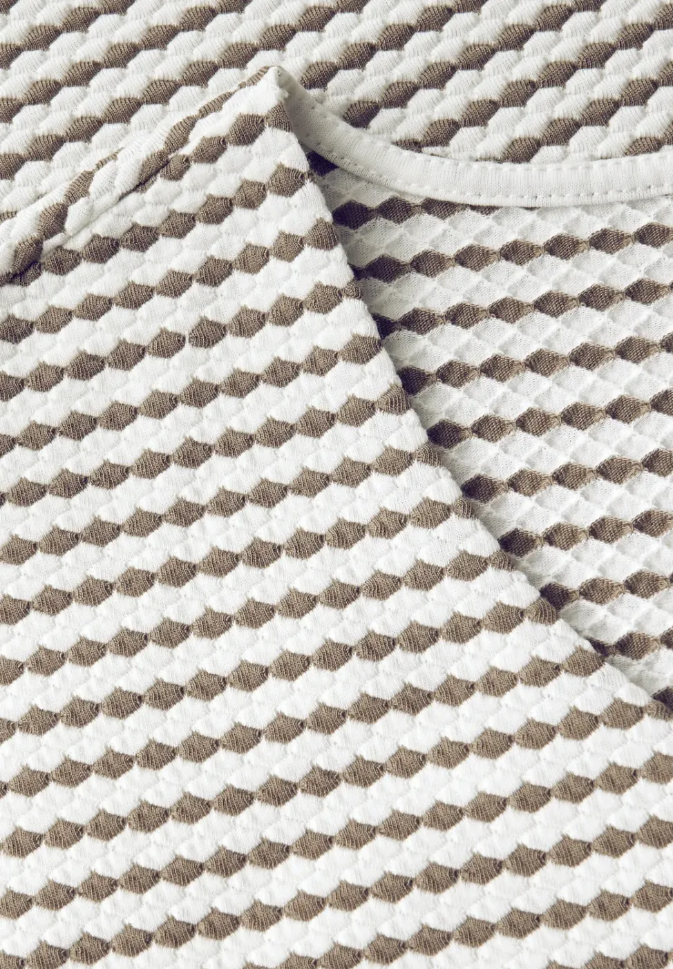 Shirt mit Herzausschnitt