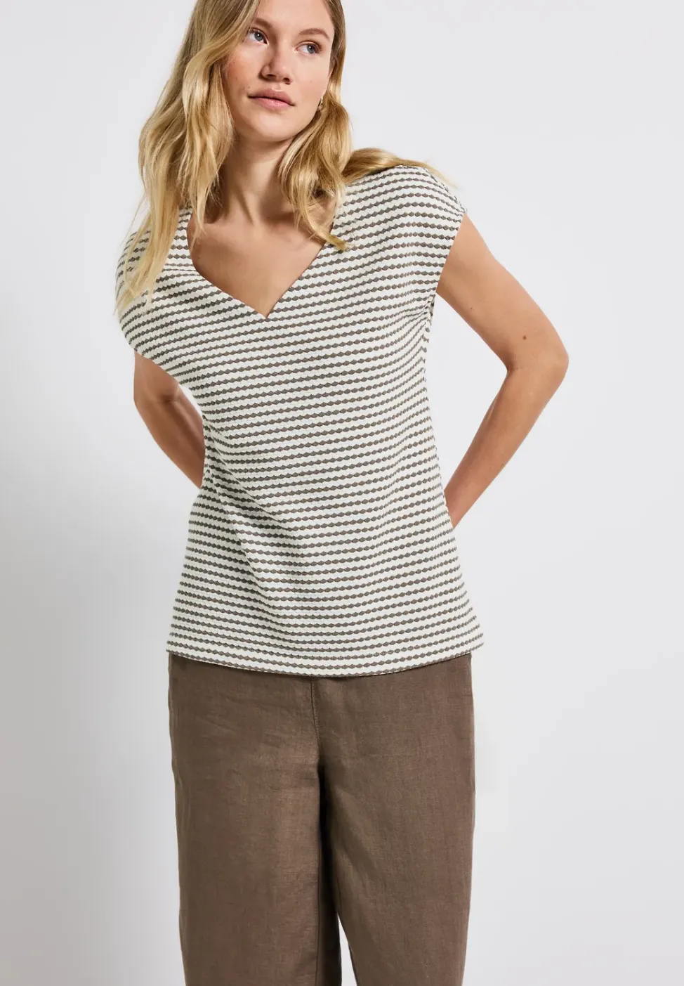 Shirt mit Herzausschnitt