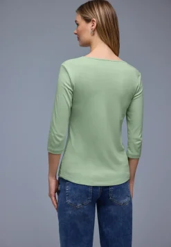 Shirt mit Herzausschnitt