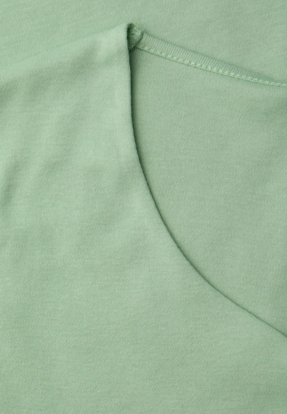Shirt mit Herzausschnitt
