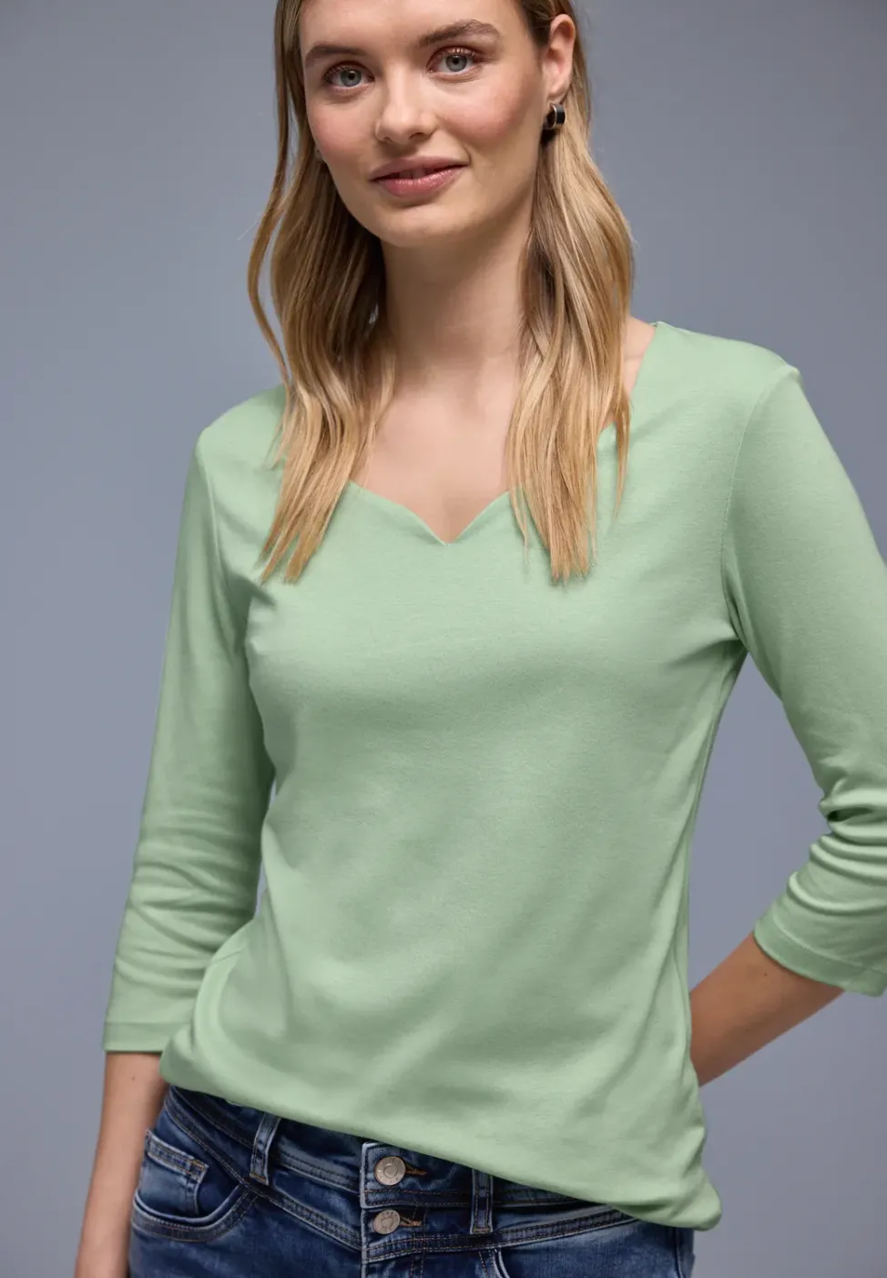 Shirt mit Herzausschnitt