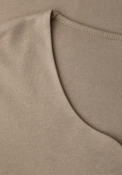 Shirt mit Herzausschnitt