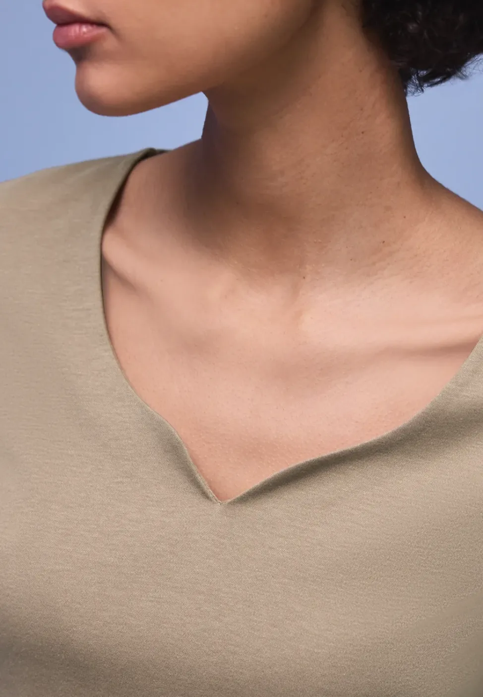 Shirt mit Herzausschnitt