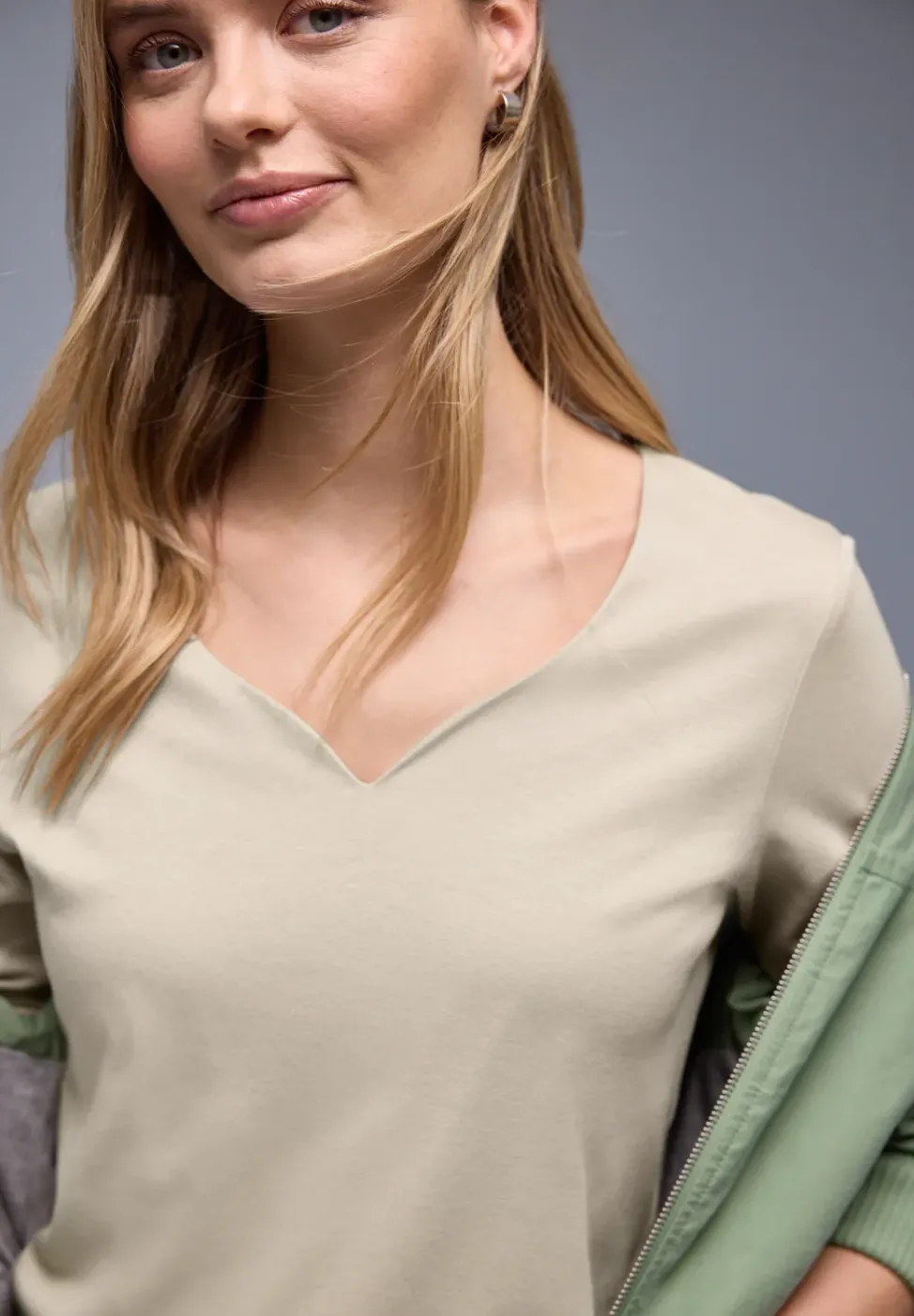 Shirt mit Herzausschnitt