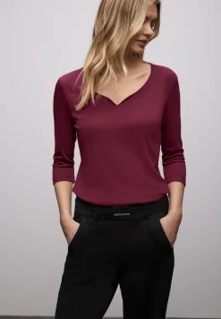 Shirt mit Herzausschnitt