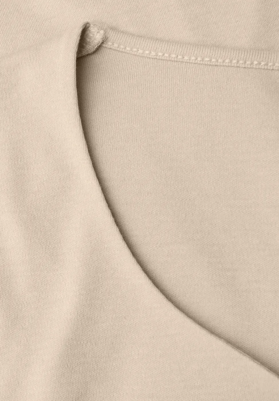 Shirt mit Herzausschnitt