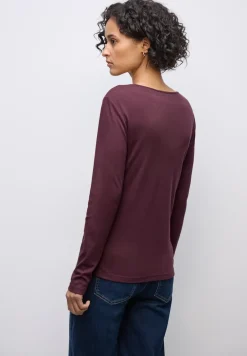 Shirt mit Herzausschnitt