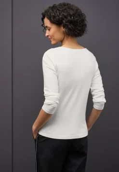 Shirt mit Herzausschnitt