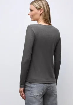 Shirt mit Herzausschnitt