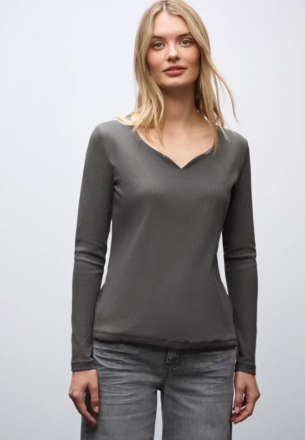 Shirt mit Herzausschnitt