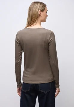 Shirt mit Herzausschnitt
