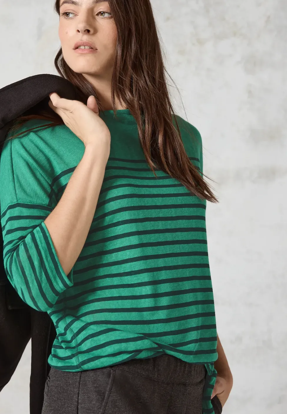 Shirt mit Knoten am Saum