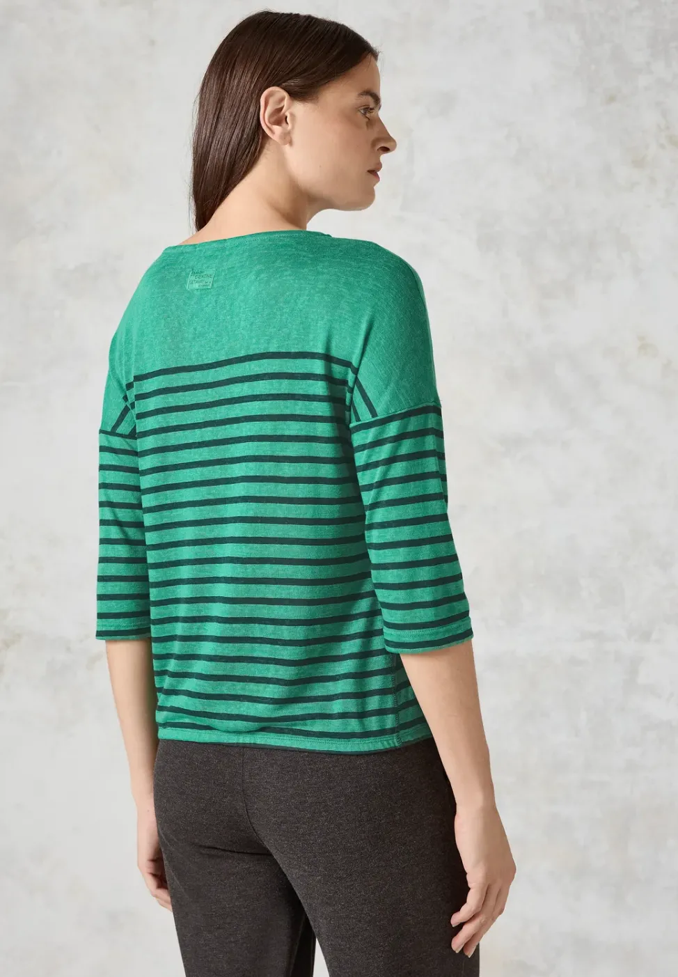 Shirt mit Knoten am Saum