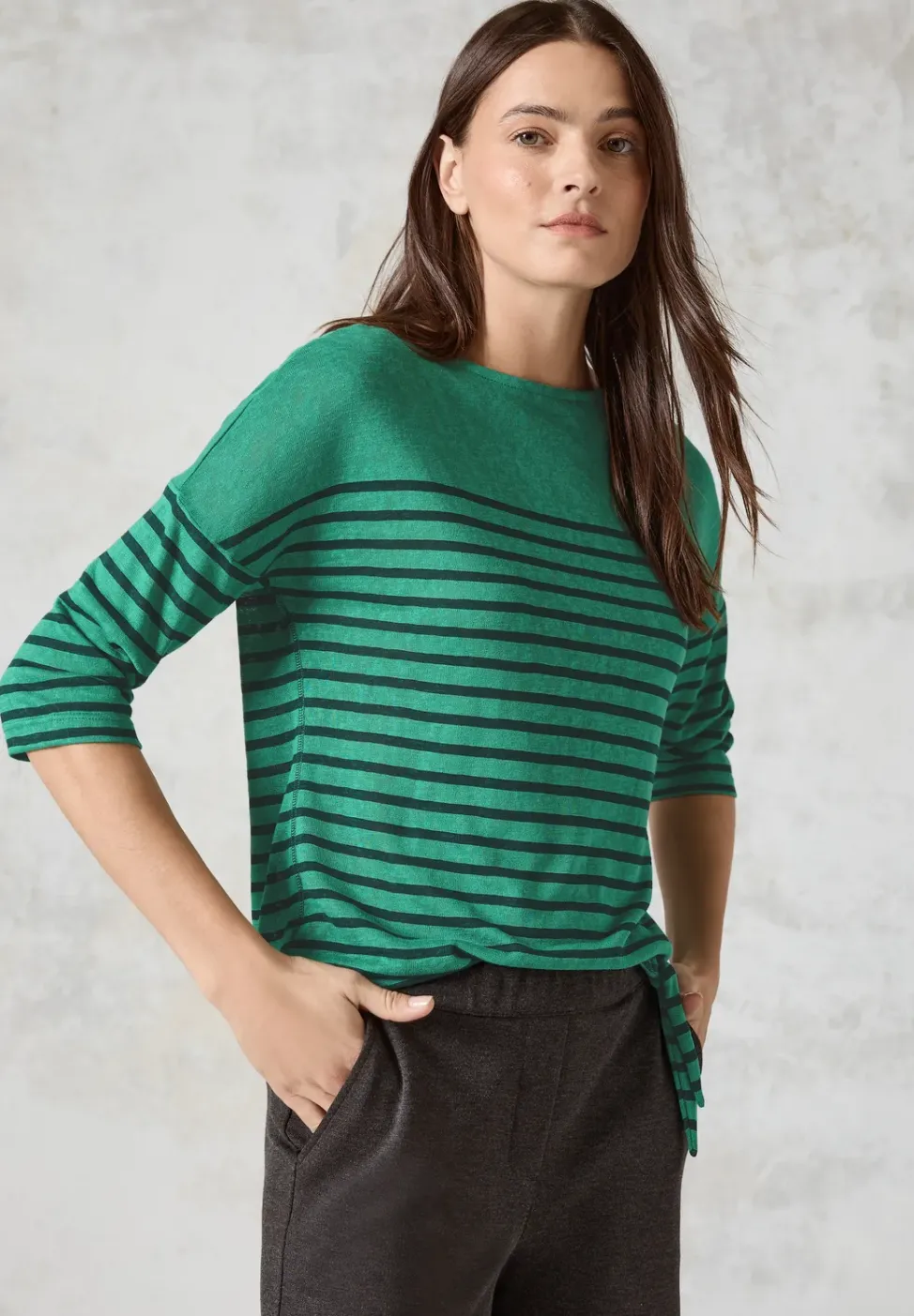Shirt mit Knoten am Saum