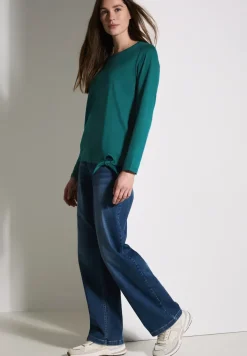 Shirt mit Knoten am Saum