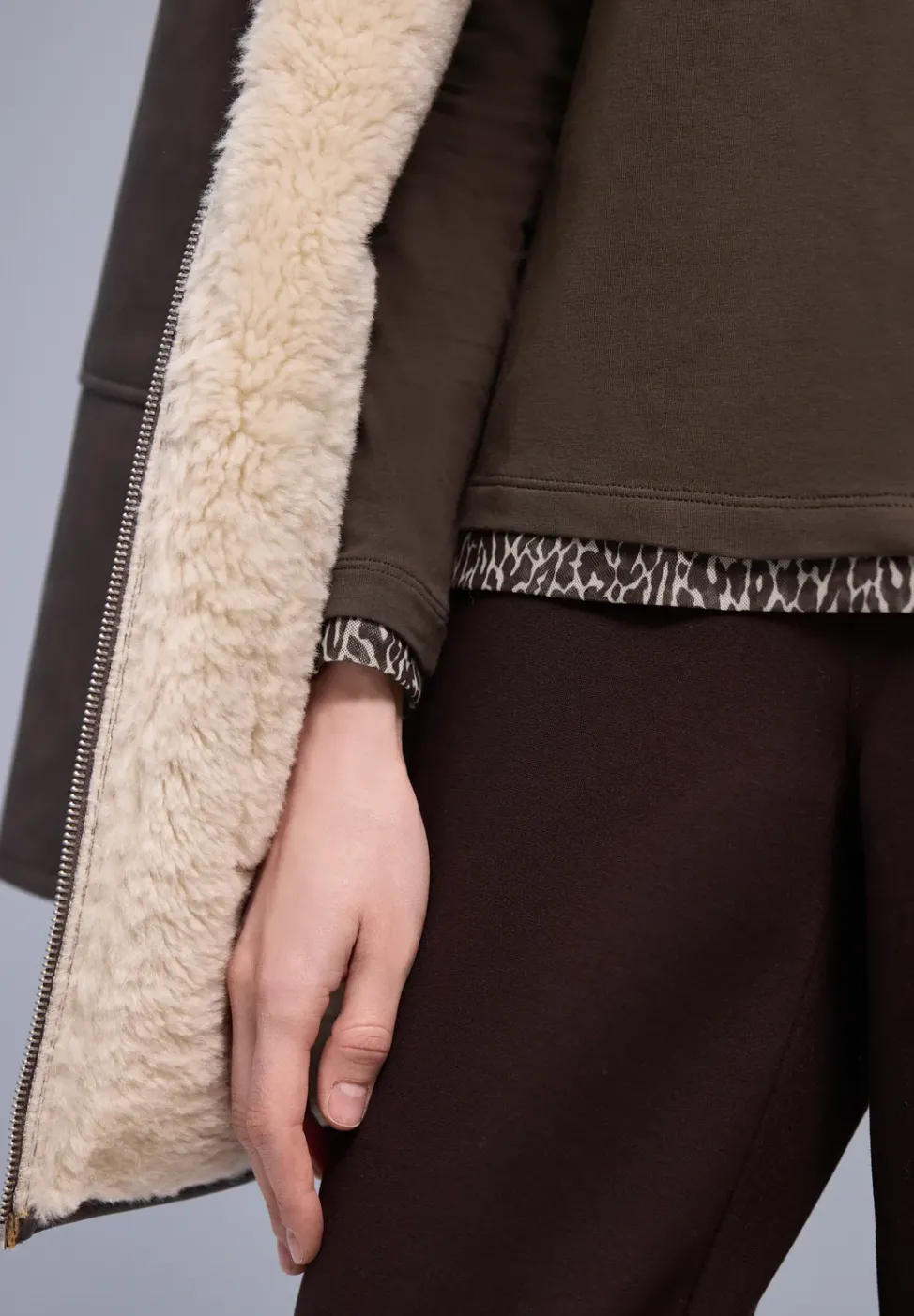 Shirt mit Leo-Details