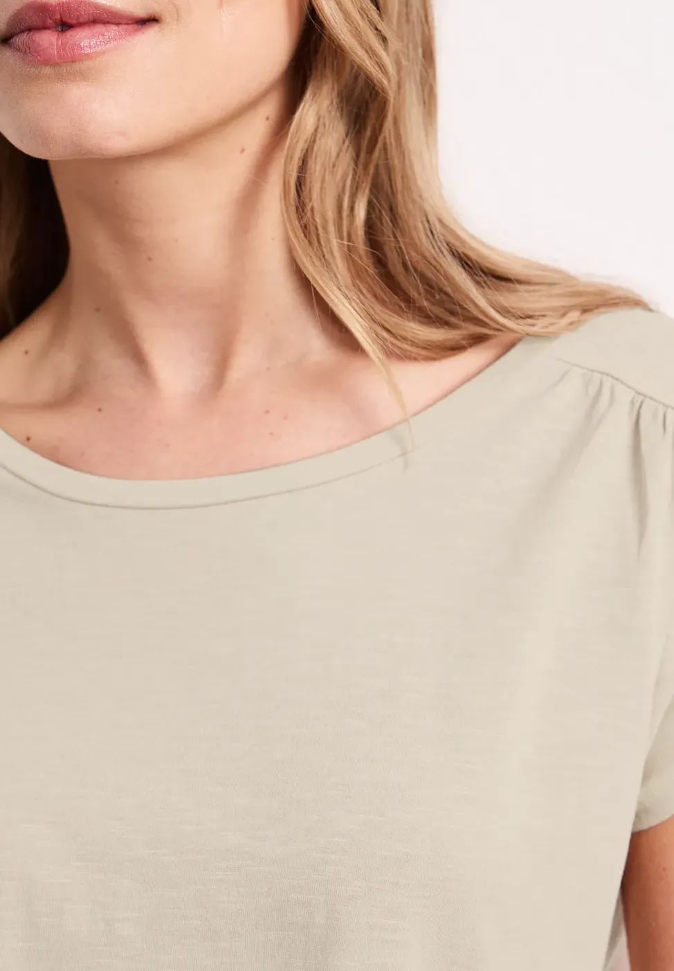 Shirt mit Rundhals und Raffung