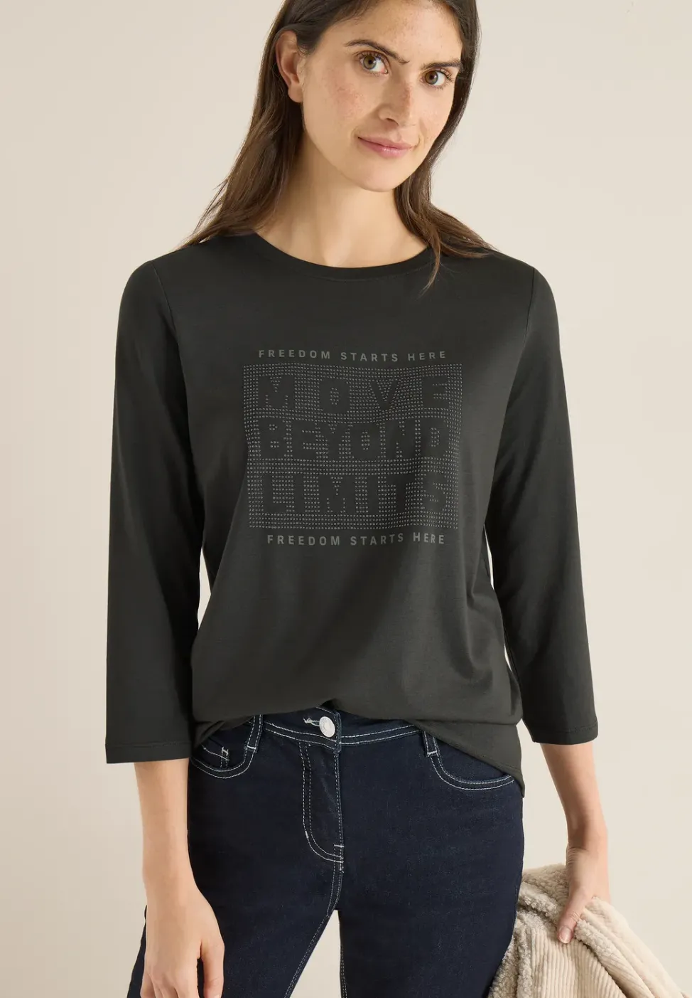 Shirt mit Schmucksteinen