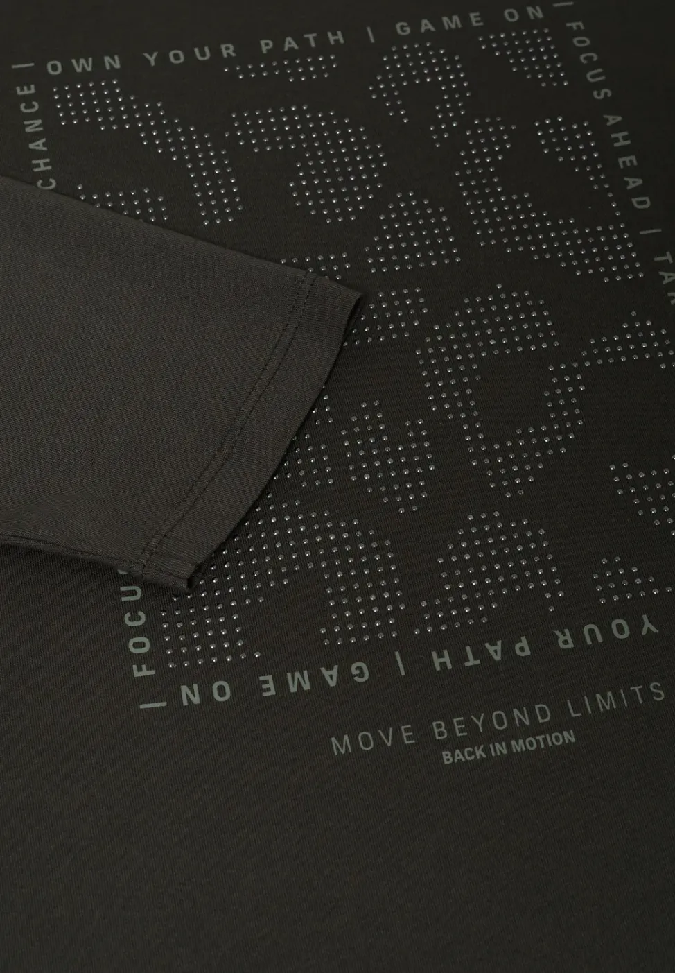 Shirt mit Schmucksteinen