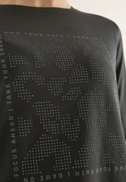 Shirt mit Schmucksteinen