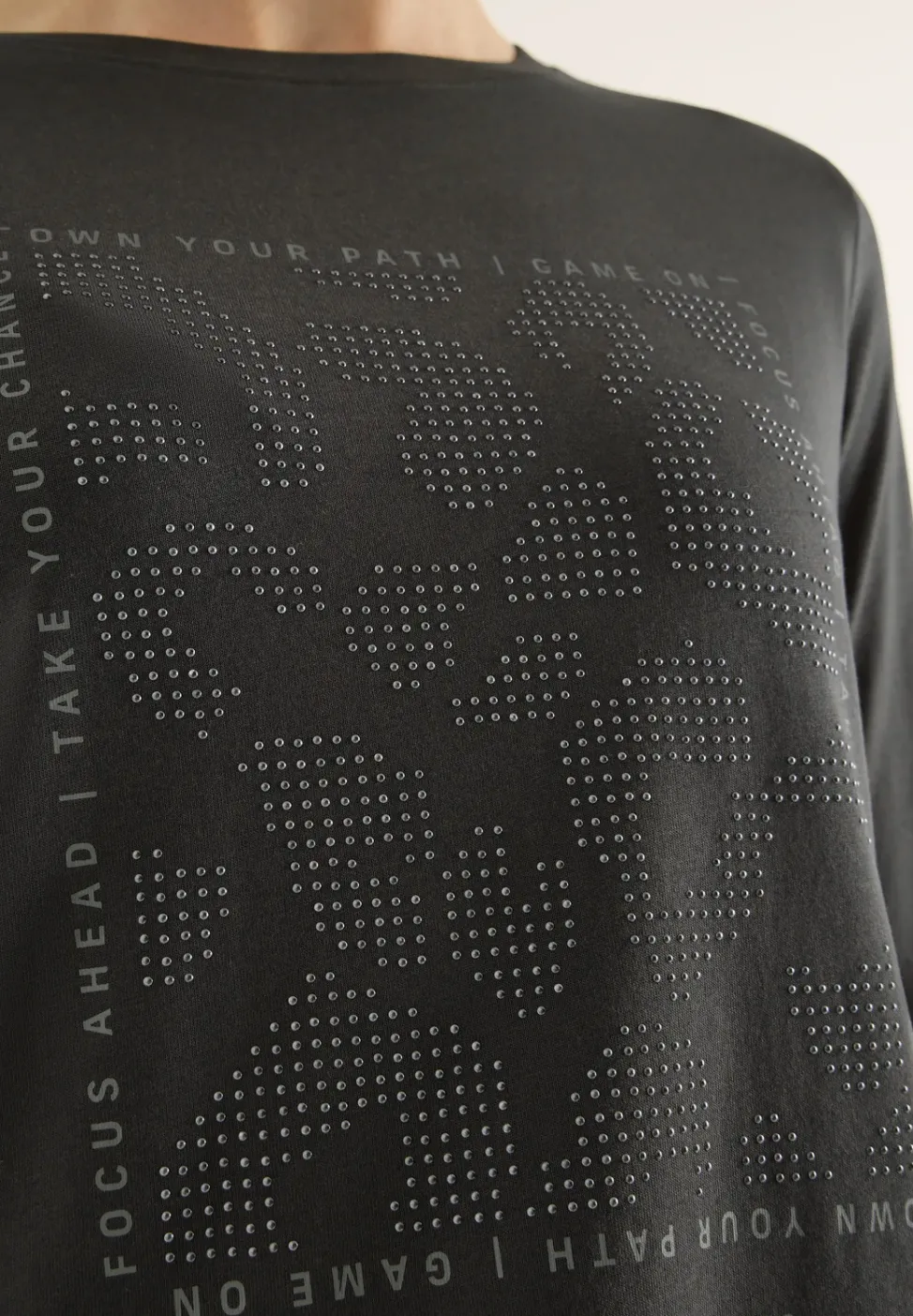 Shirt mit Schmucksteinen