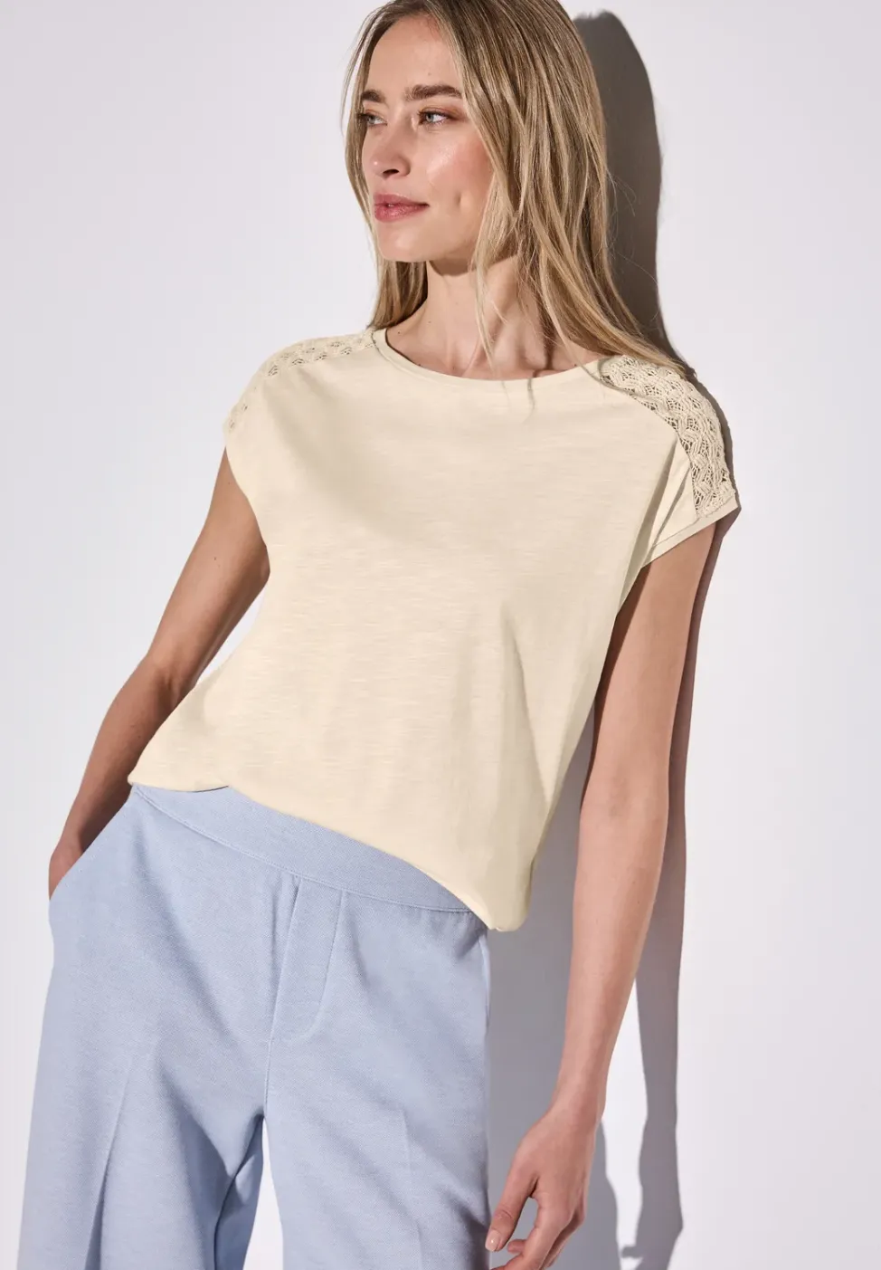 Shirt mit Spitzendetail