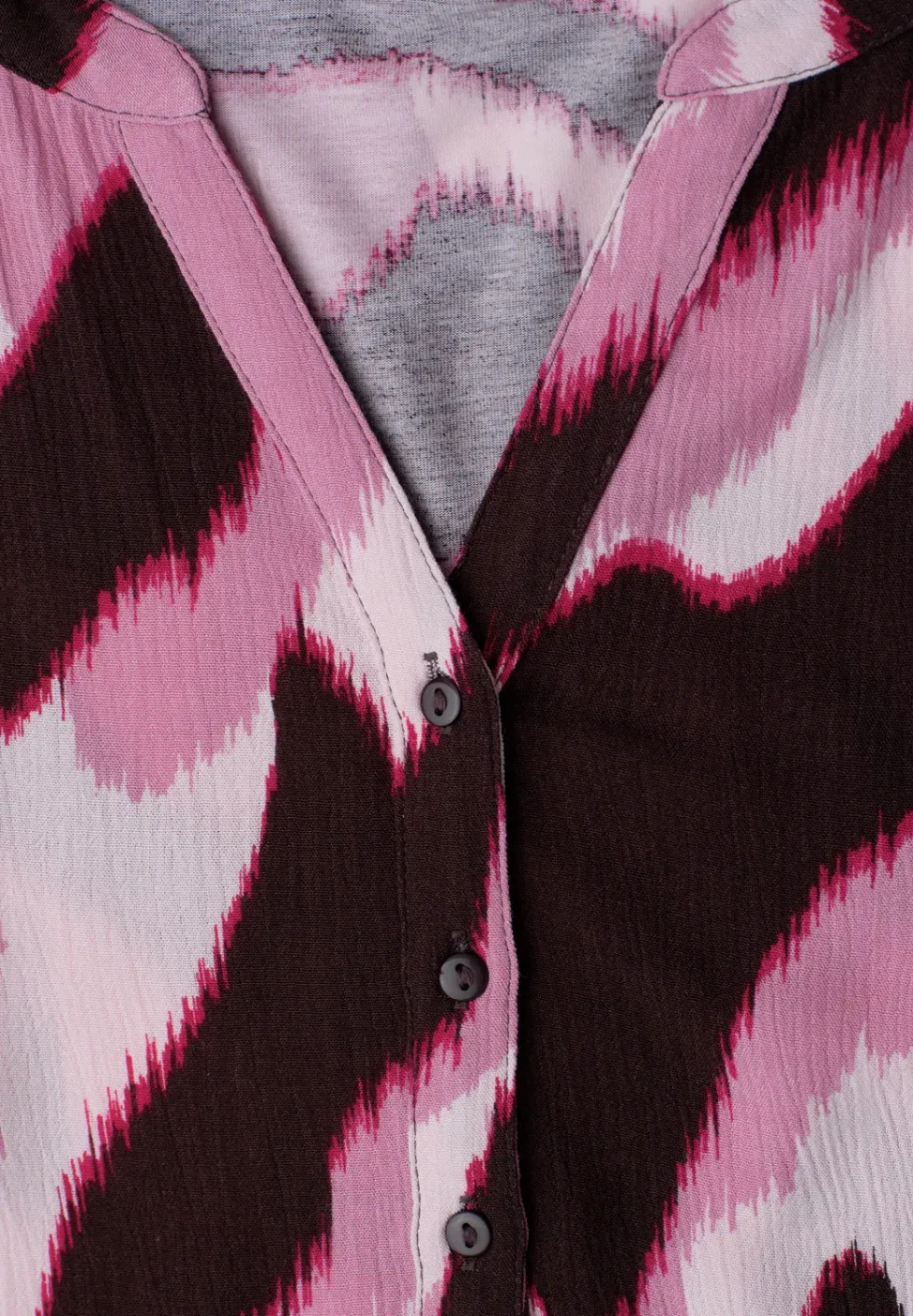 Shirt mit Split Neck und Strukturmix